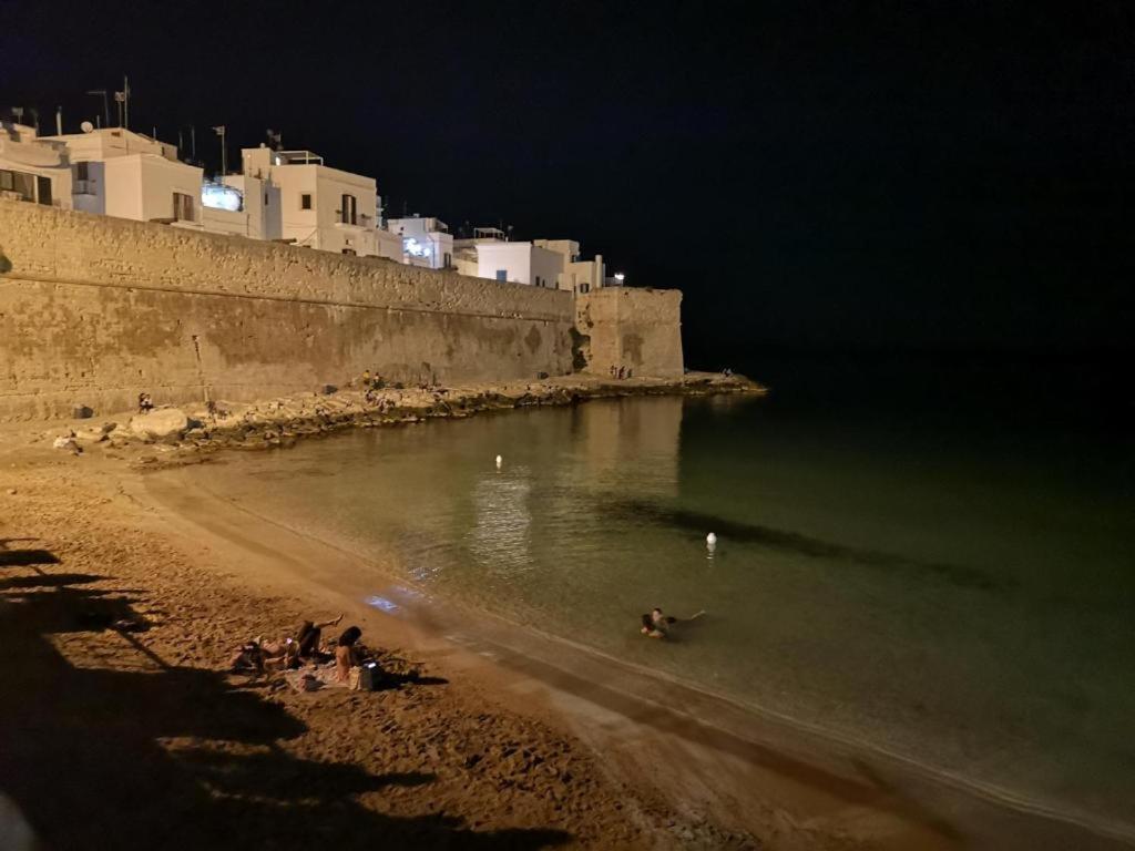 Appartamento Palazzo Antonelli Monopoli Exterior foto